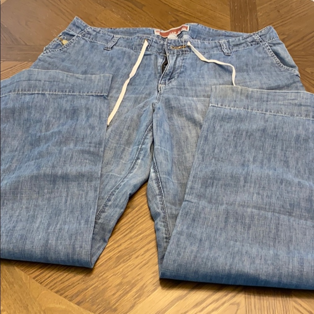 Woman’s gap wide leg jeans